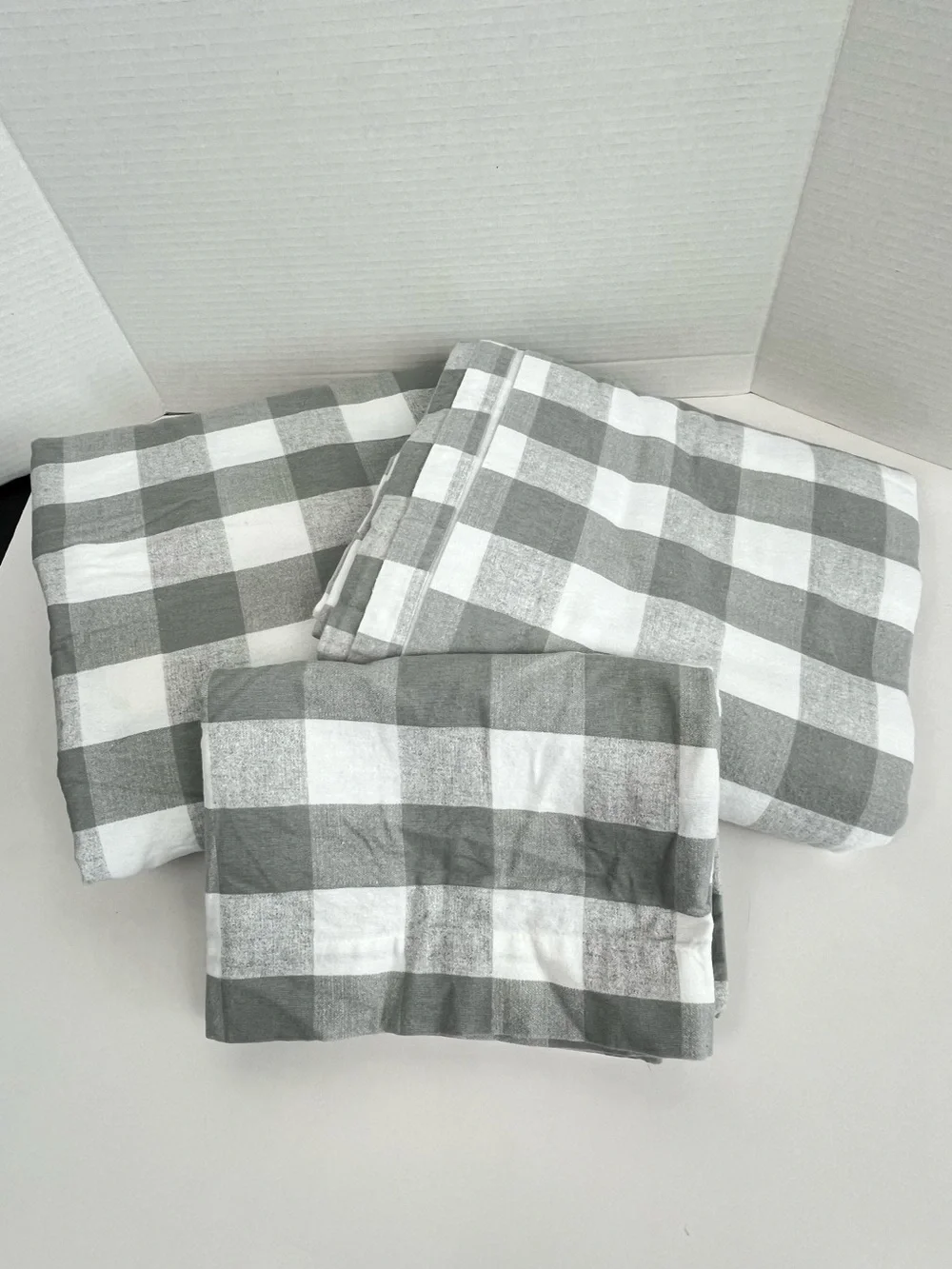 Eddie Bauer 100% cotton flannel twin size gray buffalo check plaid sheet set.